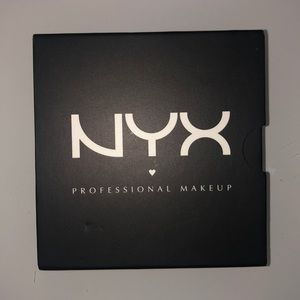NYX 4 Shadow Pro Palette
